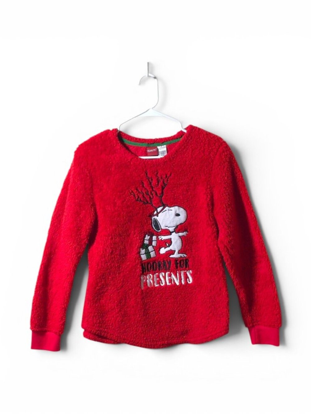 Peanuts Snoopy Christmas Sherpa Pullover Medium Hooray For Presents
